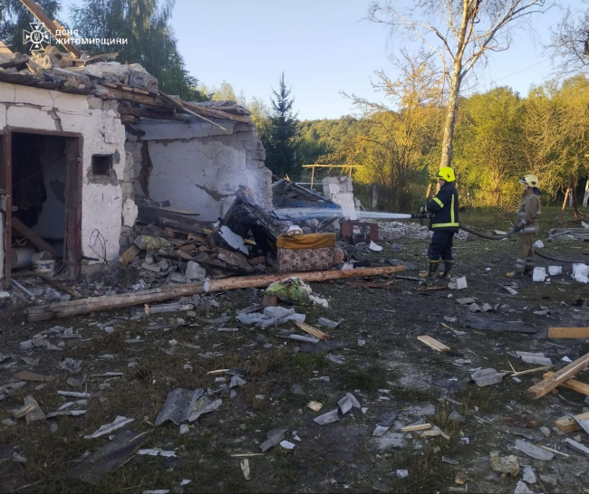 На Житомирщині вночі лунали вибухи: рятувальники показали фото наслідків