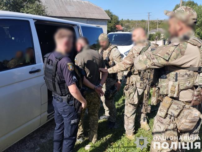 На Тернопільщині чоловік у військовій формі розстріляв двох людей