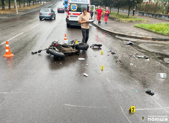 Мотоцикліст помер під час реанімації: відомі деталі ранкової ДТП у Рівному