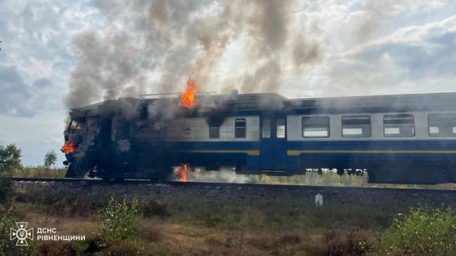 На Рівненщині спалахнув потяг (ФОТО)