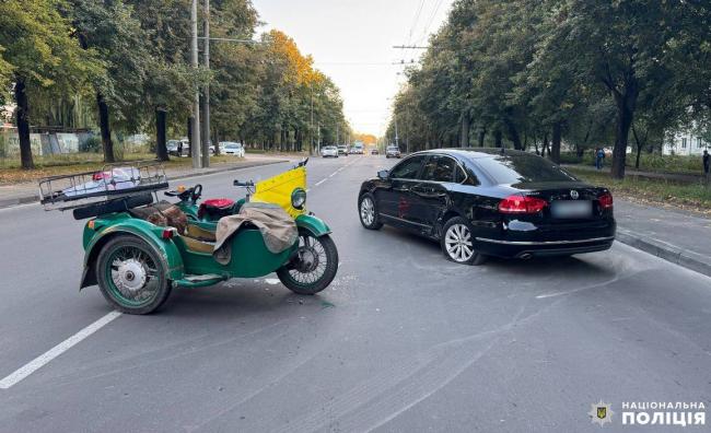 У Рівному мотоцикл із коляскою зіткнувся з "Фольксвагеном": травмувалось подружжя