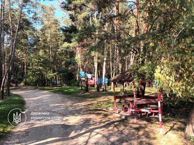 На базі відпочинку біля водосховища на Рівненщині виявили порушення