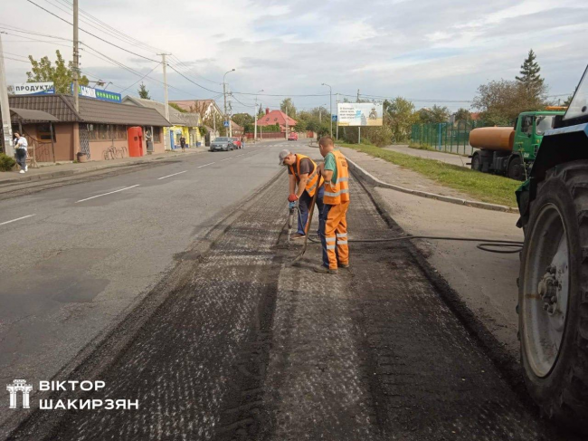 У Рівному ремонтують дорогу на Басівкутській: коли завершать роботи (ФОТО)