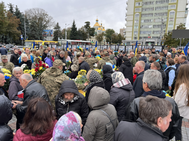 У Рівному в останню дорогу провели двох солдатів