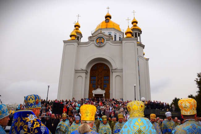 У Рівному біля храму вручили десятки нагород військовим (ФОТО)