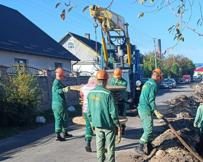 У селищі на півночі Рівненщини працювали енергетики: які роботи виконали