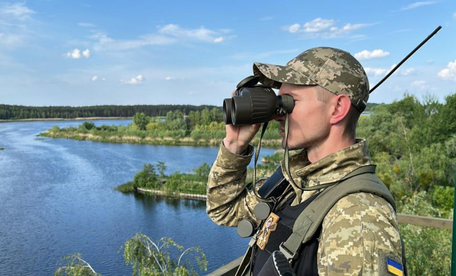 На Рівненщині прикордонники виявили горе-рибалку із забороненими сітками