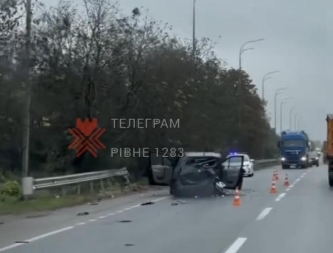 На трасі в Дубенському районі сталася ДТП: рух - ускладнений (ВІДЕО)