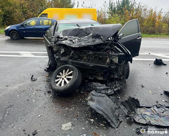 В одного з легковиків вирвало двигун: поблизу Рівного - смертельна ДТП