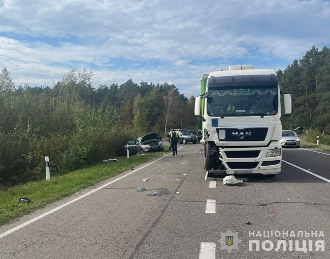 4 людей постраждали: водій вантажівки з Рівненщини потрапив у ДТП на Волині