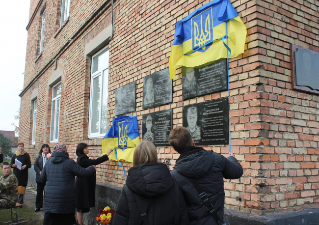 У ліцеї на Березнівщині відкрили пам`ятні дошки на честь двох полеглих Героїв-випускників