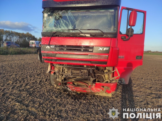 Водій вантажівки з Рівненщини, який віз деревину, потрапив у смертельну ДТП на Львівщині