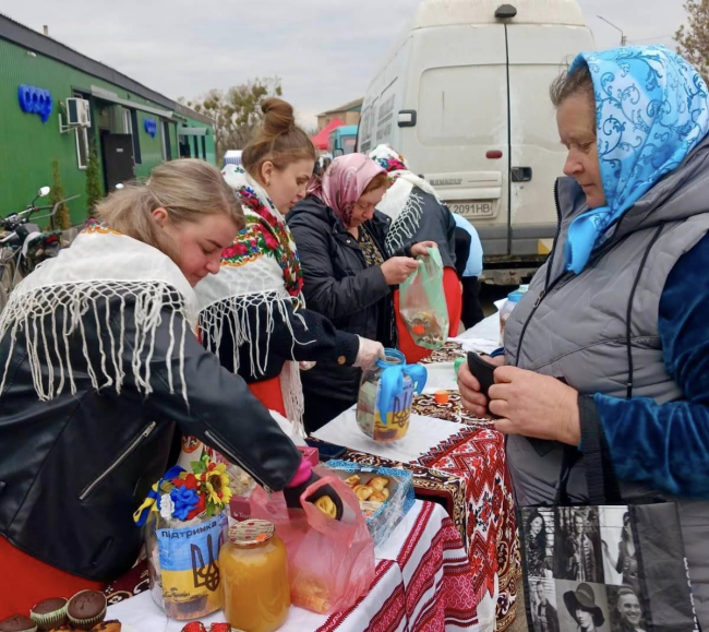 У селі на півночі Рівненщини зібрали понад 32 тис. грн на теплий одяг для військових-земляків