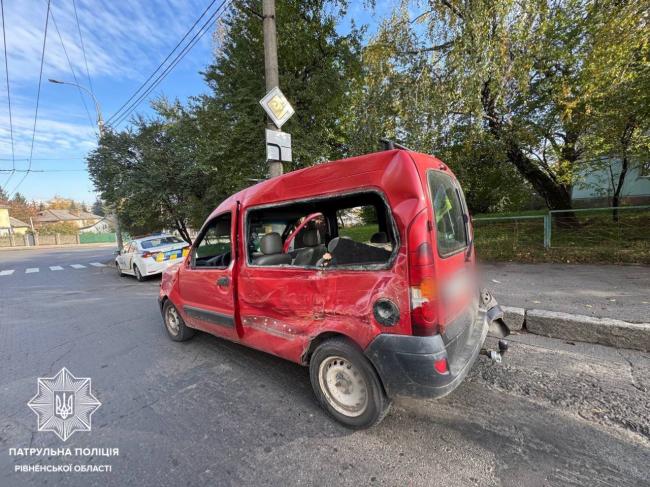 П`яний водій у Рівному зіткнувся з маршруткою та вантажівкою