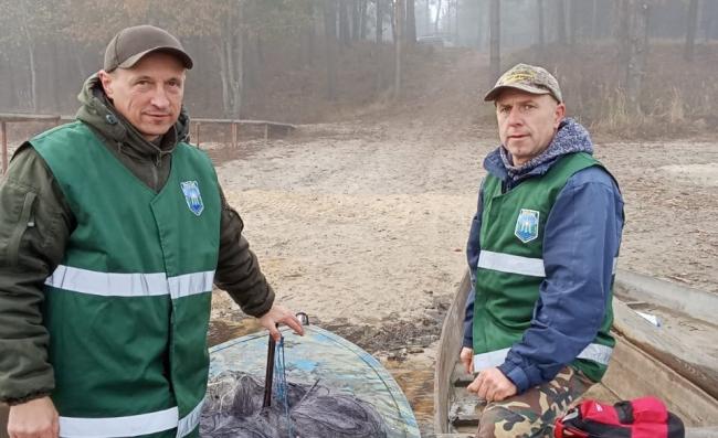 На озері на Рівненщині вилучили понад 150 метрів браконьєрських сіток