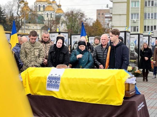 Приєднався до ЗСУ з перших днів війни: у Рівному попрощались із загиблим сержантом