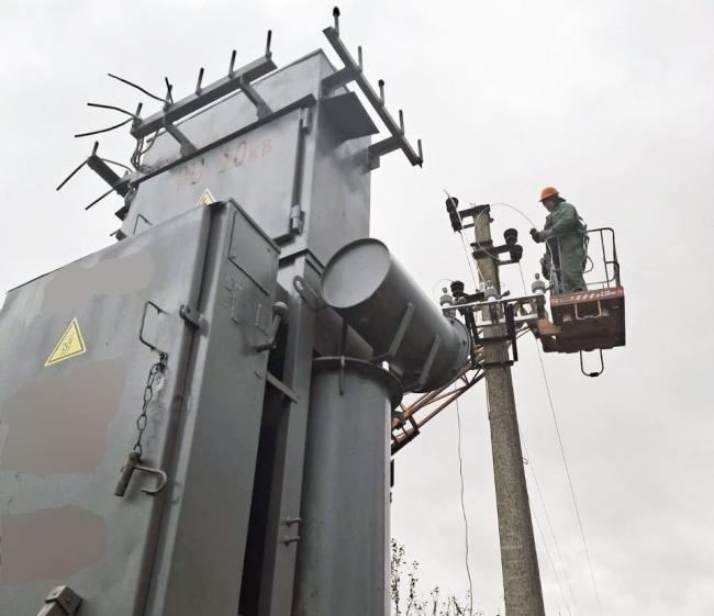 У селі на Дубенщині встановили розвантажувальну трансформаторну підстанцію