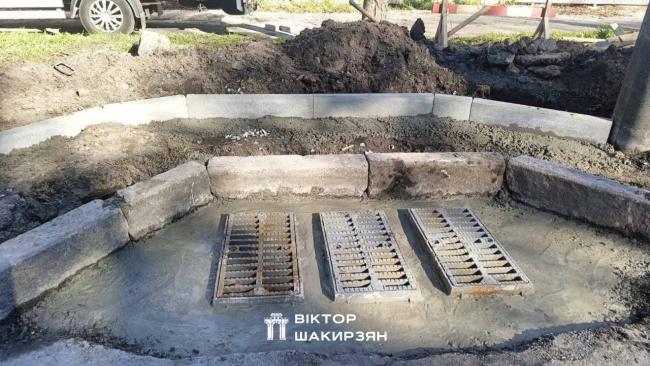 У Рівному на Льонокомбінатівській установили три дощоприймачі