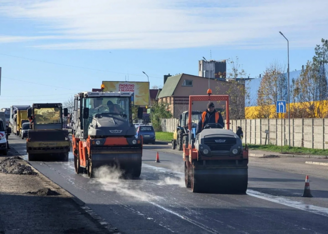 У Рівному комунальники проводять ремонт на п`яти вулицях