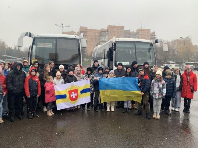 70 дітей із Рівненщини поїхали на оздоровлення до центрів "Артеку"