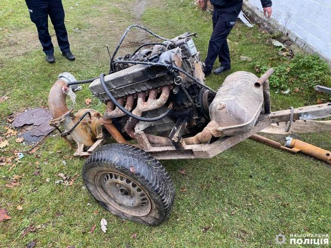 У трьох жителів Рівненщини під час обшуків знайшли мотопомпи, бурштин і наркотики