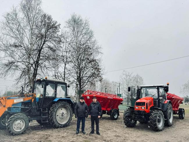 У громаді на Рівненщині купили два нових розкидачі піску