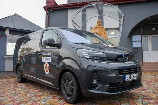 Рятувальники Рівненщини отримали сучасний автомобіль від естонських колег