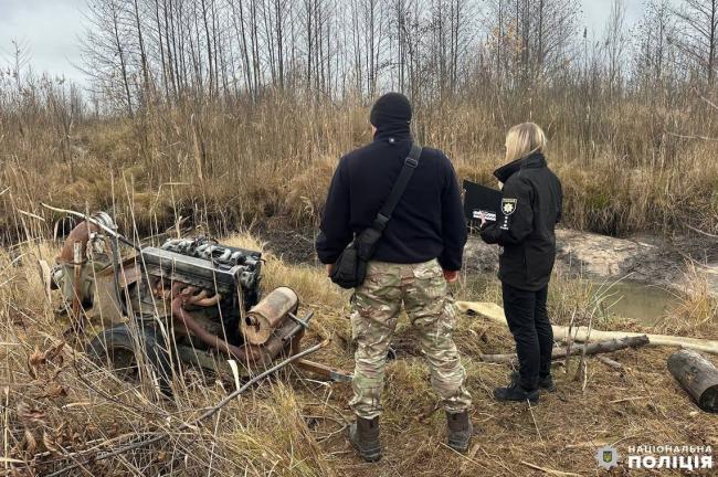 На півночі Рівненщини «на гарячому» спіймали бурштинокопача