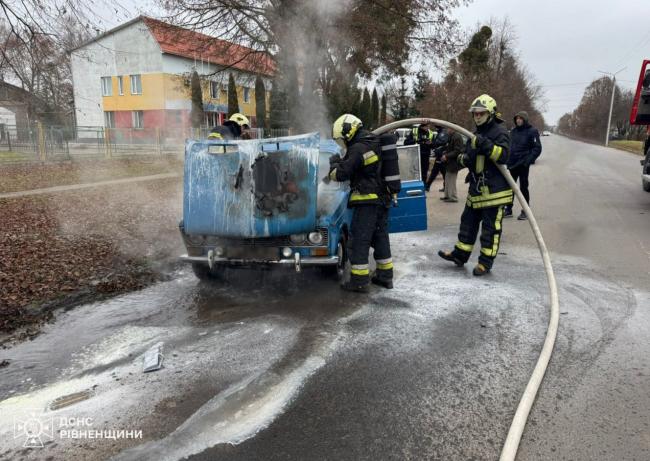 У селищі на Рівненщині загорівся "ВАЗ"