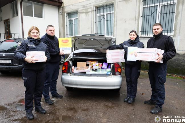 Із Рівненщини поліцейські передали допомогу й дитячі малюнки на передову