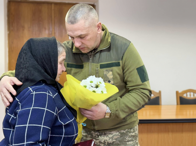 Мамі Воїна з Рівненщини вручили посмертну медаль сина