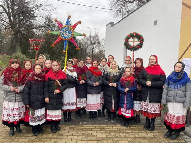 У Рівному на фестивалі майже 700 учасників наколядували 87 тис. грн для ЗСУ