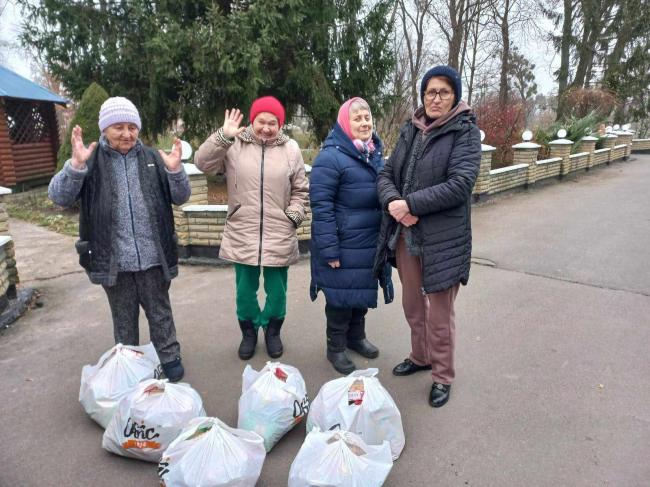 У громаді на Рівненщині переселенцям надали майже 100 продуктових наборів