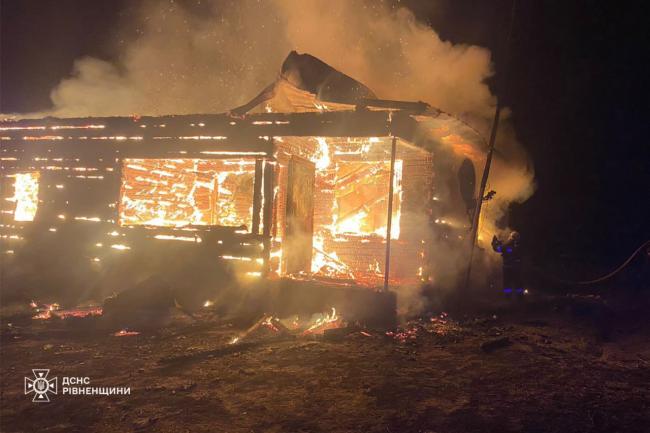 На півночі Рівненщини вночі вщент згорів житловий будинок