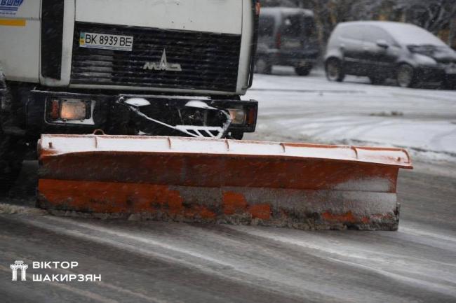 У Рівному досі ліквідовують наслідки снігопаду