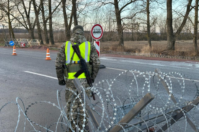 На Рівненщині прикордонники "ловили" водія, який проігнорував вимогу зупинитися