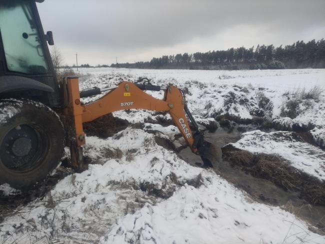 У громаді на Рівненщині розчистили меліоративний канал, щоб усунути загрозу підтоплення