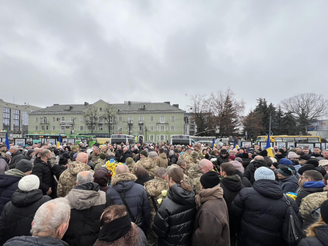 У центрі Рівного попрощалися відразу із трьома Героями (ВІДЕО)