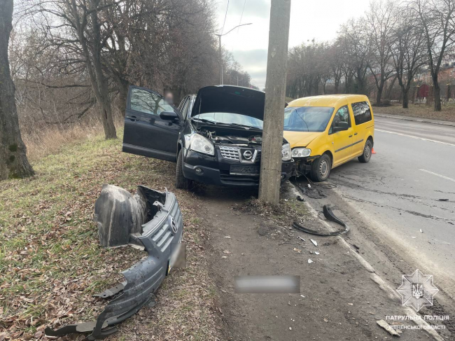 Два легковика та електроопора: відомі деталі ДТП у Рівному на Захисників Маріуполя