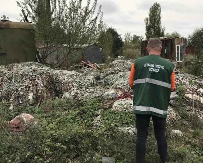 Шкоди - на понад 2,3 млн грн: у Рівному ділянку забруднили відходами шліфувального паперу