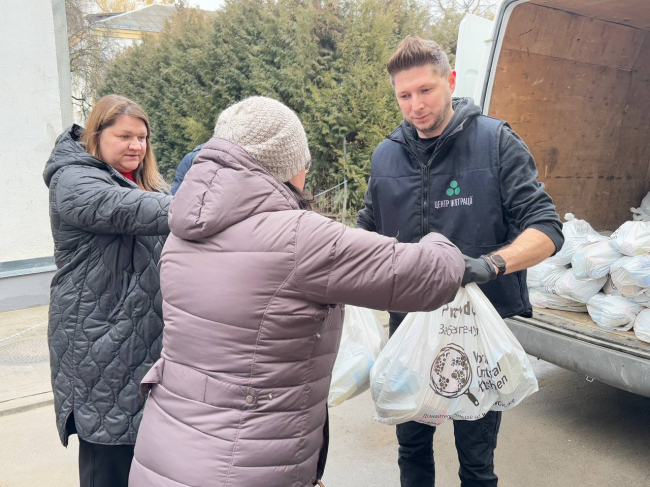 На Рівненщині 850 сімей ВПО отримали пакети з продуктами