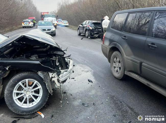 У Рівненському районі вранці зіткнулися 5 автівок: що відомо